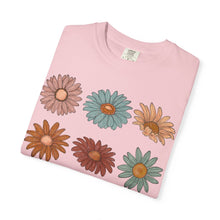 Vintage Daisy Grid Tee - Retro Floral Graphic T-Shirt