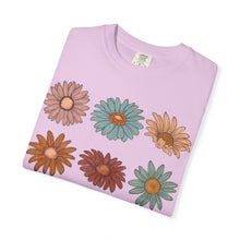 Vintage Daisy Grid Tee - Retro Floral Graphic T-Shirt